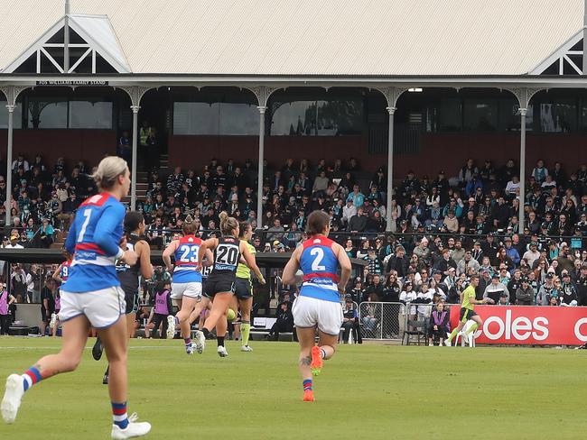 Port and the Bulldogs contest the game in front of a sellout crowd at Alberton Oval. Picture: Getty