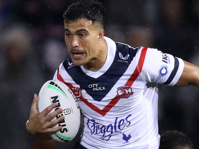 PENRITH, AUSTRALIA - JULY 01: Joseph Suaalii of the Roosters runs the ball during the round 16 NRL match between the Penrith Panthers and the Sydney Roosters at BlueBet Stadium on July 01, 2022 in Penrith, Australia. (Photo by Jason McCawley/Getty Images)