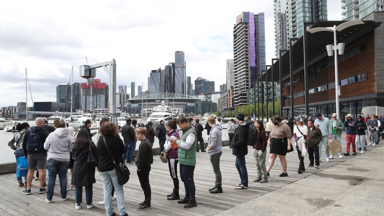 A large queue at Docklands in Melbourne’s CBD caused chaos this afternoon. Picture: NCA NewsWire/David Crosling
