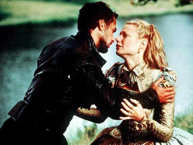 Actor Joseph Fiennes with Gwyneth Paltrow in scene from film "Shakespeare in Love"./Films/Titles/Shakespeare/in/Love