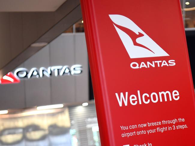 A general view shows the empty Qantas departure terminal at Melbourne Airport on August 20, 2020. - Australian flag carrier Qantas on August 20, 2020 posted an almost 2 billion USD annual loss after a "near-total collapse" in demand due to the COVID-19 coronavirus pandemic. (Photo by William WEST / AFP)