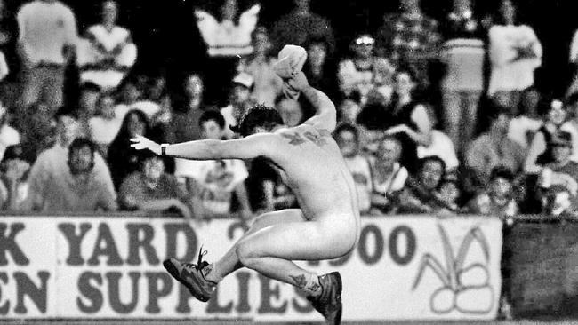 Streaker on field during Tooheys Challenge, Brisbane v Cronulla at Albury, 03/03/95. Pic Trent Parke.