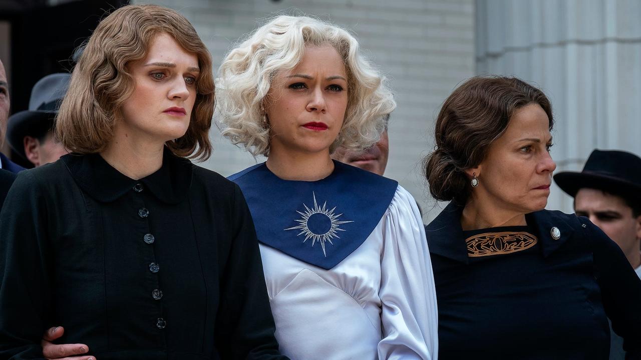 Tatiana Maslany with Gayle Rankin and Lili Taylor