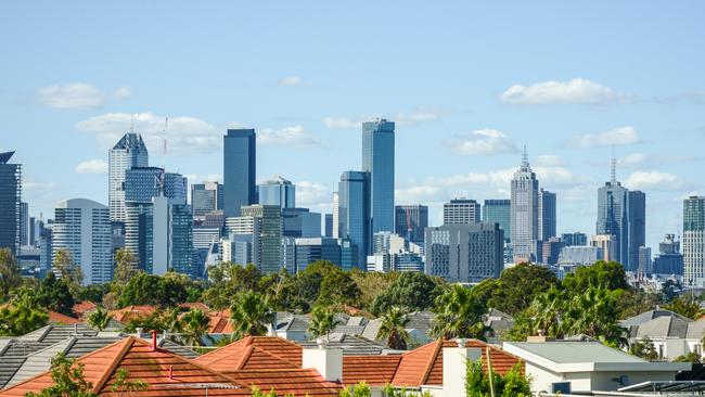 Lending clamps spur Sydney house price falls.