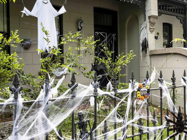 SYDNEY, AUSTRALIA - NCA NewsWIRE Photos - Wednesday, 18 October, 2023:Halloween Decorations photographed on Kingston road Camperdown.Picture: NCA NewsWIRE  / Monique Harmer