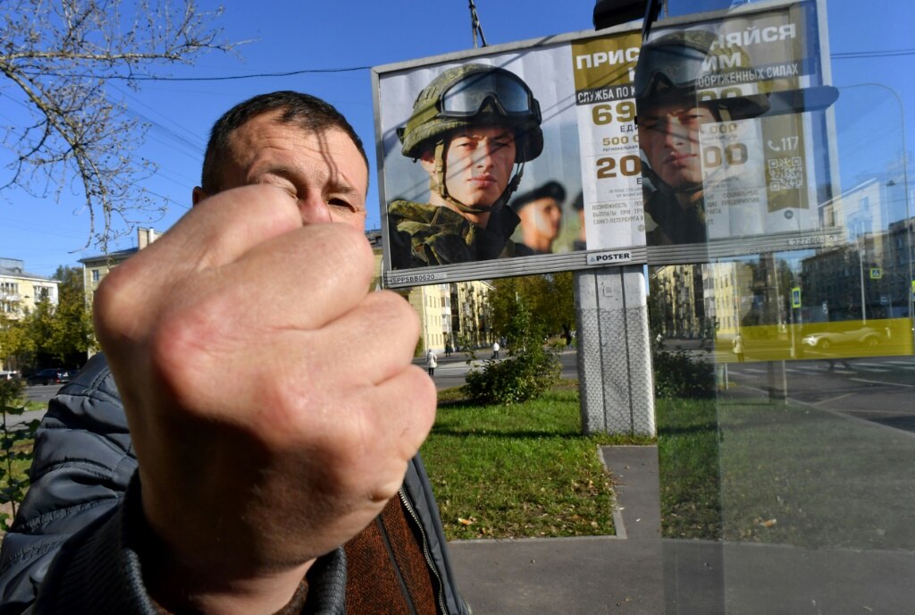 Russian Forces Close In On East Ukraine’s Avdiivka | Daily Telegraph