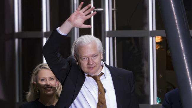 Julian Assange arrives on Australian soil. Picture: NewsWire/Martin Ollman