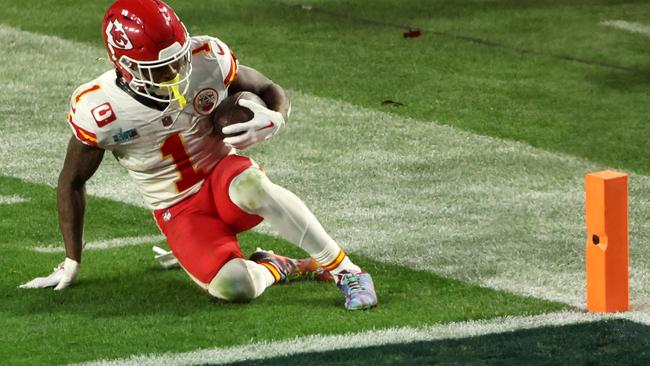 Jerick McKinnon chooses not to cross for a touchdown. (Photo by Sean M. Haffey / GETTY IMAGES NORTH AMERICA / Getty Images via AFP)