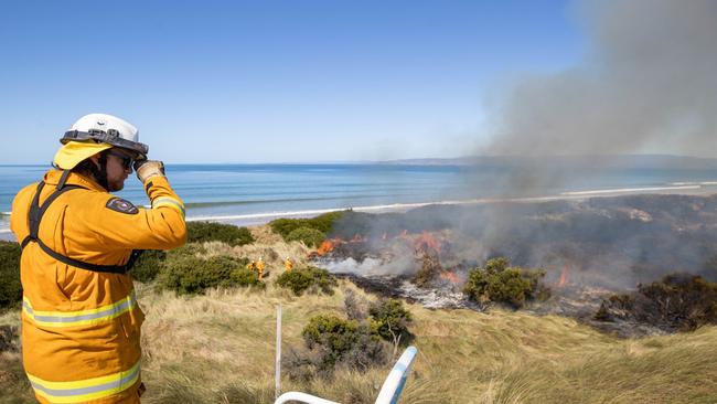 Crews working to contain a blaze at Dolphin Sands. Image: Tasmania Fire Service.