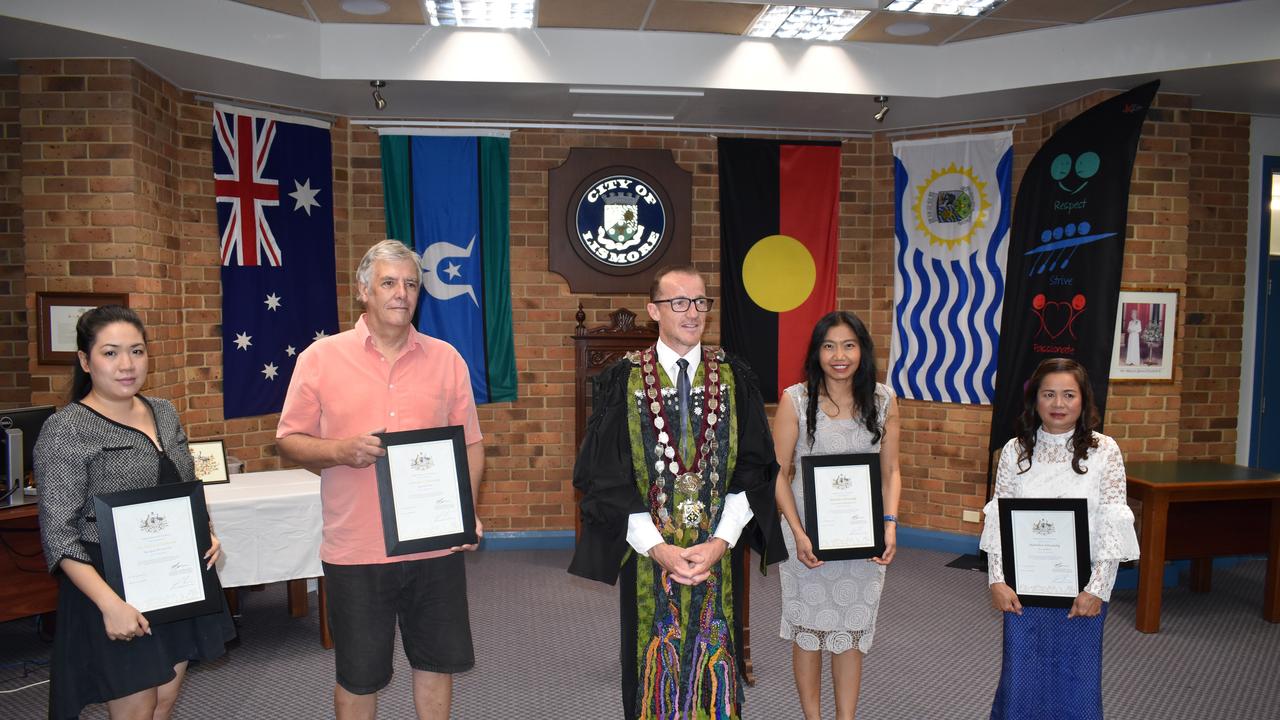 Ngoc Quynh Nhu Nguyen, Niall Stanton, Krai Netsena and Nuananong Puangkhamkhong with mayor Isaac Smith