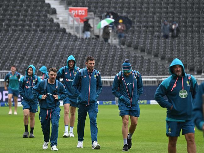 Australian players arrive as rain delays play on day four of the fourth Ashes Test. Picture: Oli SCARFF / AFP.