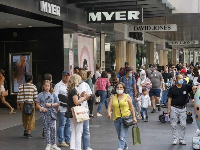 MELBOURNE, AUSTRALIA - NewsWire Photos MARCH 7 2021: Crowds of people shopping in MelbourneÃs CBD on Sunday afternoon as record trade surplus and retail sales surges add to Australia's post COVID recovery.Picture: NCA NewsWire / David Geraghty