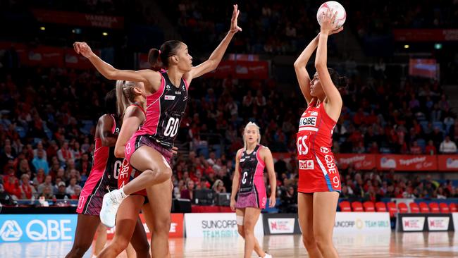 Sophie Fawns of the Swifts shoots for goal under pressure from Shamera Sterling of the Thunderbirds. Photo: Getty Images