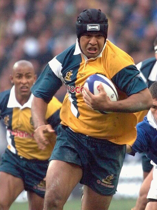 Toutai Kefu playing for the Wallabies in 1998.