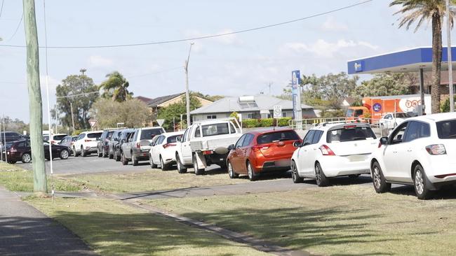 Part of the queue for the 4Cyte Covid-19 drive-through testing clinic on River Street in Ballina on Friday morning. Picture: Liana Boss