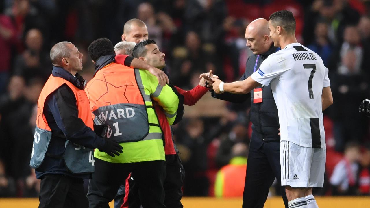 Cristiano Ronaldo grabbed by pitch invader after Manchester United's  comeback win over Atalanta, Football