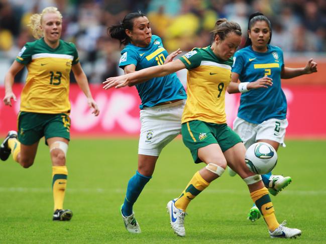 MOENCHENGLADBACH, GERMANY - JUNE 29: Marta (2nd L) of Brazil and Caitlin Foord of Australia battle for the ball during the FIFA Women's World Cup 2011 Group D match between Brazil and Australia at Borussia Park Stadium on June 29, 2011 in Moenchengladbach, Germany.  (Photo by Joern Pollex/Bongarts/Getty Images)