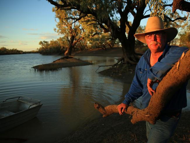 Mr Emmott is hoping for 50,000 signatures before he delivers the petition to Ms Palaszczuk.