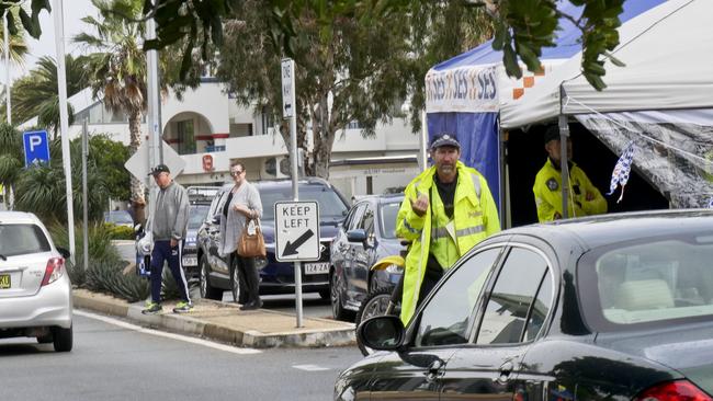 Queensland Police waving through a line of traffic at the Griffith St border check point in Coolangatta on July 9. Photo: Jessica Lamb