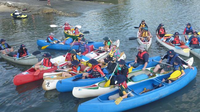 The Hume Region Scouts Adventurous Activities team picks up rubbish along Georges River.