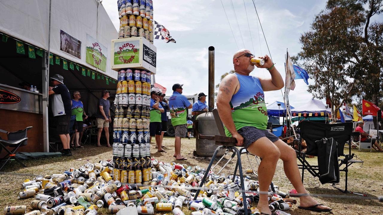 Larrikins of the hill: Bathurst 1000 crowd in images