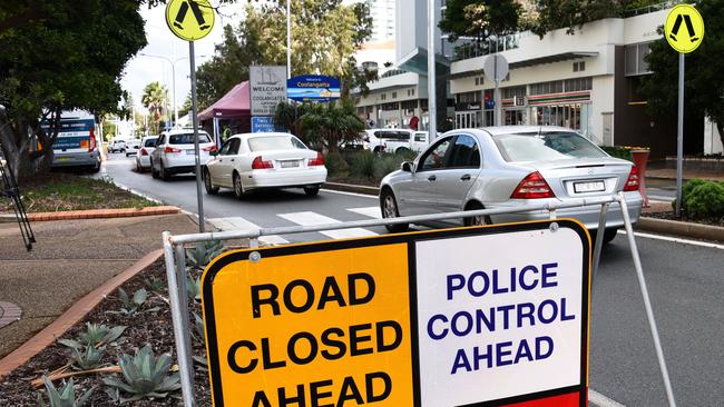 Police check cars at the Queensland border with NSW at Griffith Street at Coolangatta. Picture: NCA NewsWire / Steve Holland