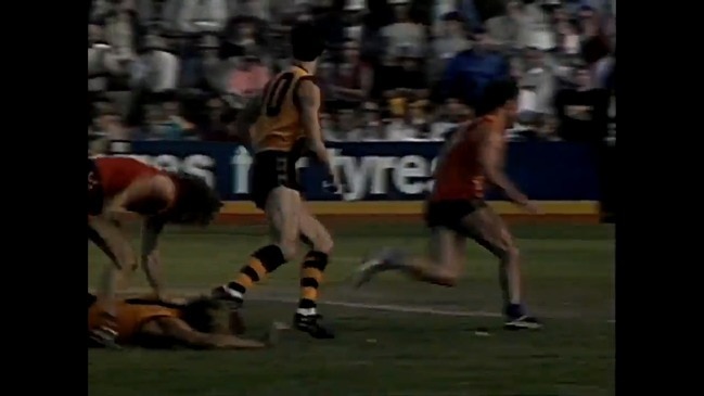 SA v WA: Garry McIntosh kicks a goal in 1985