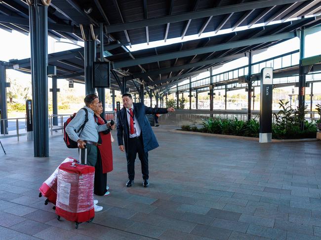 Daily Telegraph. 18, September, 2024.Passengers are directed away from the empty taxi rank, at Sydney Airport, today. The taxi industry is threatening to stop going to the Airport to pick up passengers as the airport is doing a deal with Uber to give them a dedicated spot.Picture: Justin Lloyd.