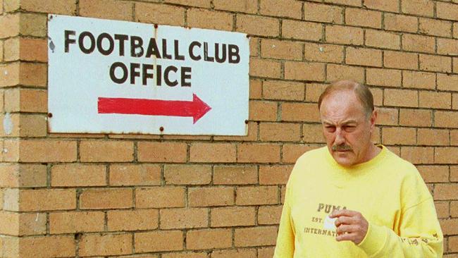 Malcolm Blight leaves St Kilda after being sacked midway through the 2001 season.