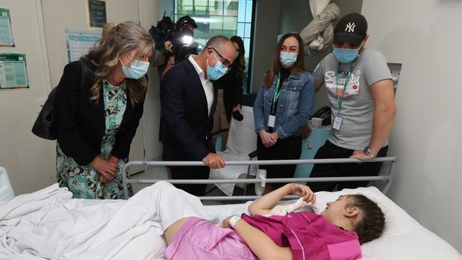 Aria, with parents Melody and Tom, get a visit from Acting Premier James Merlino and Herald & Weekly Times chairman Penny Fowler. Picture: Alex Coppel