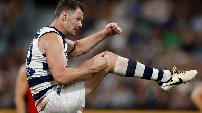 GEELONG, AUSTRALIA - MARCH 16: Patrick Dangerfield of the Cats kicks a goal during the 2024 AFL Round 01 match between the Geelong Cats and the St Kilda Saints at GMHBA Stadium on March 16, 2024 in Geelong, Australia. (Photo by Michael Willson/AFL Photos via Getty Images)