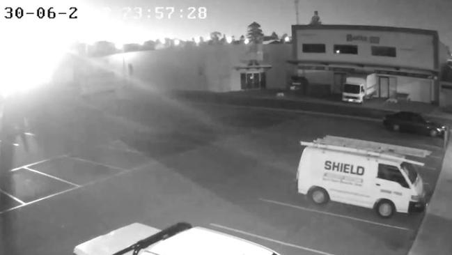 New CCTV footage of the fireball over Port Lincoln that turned night ...