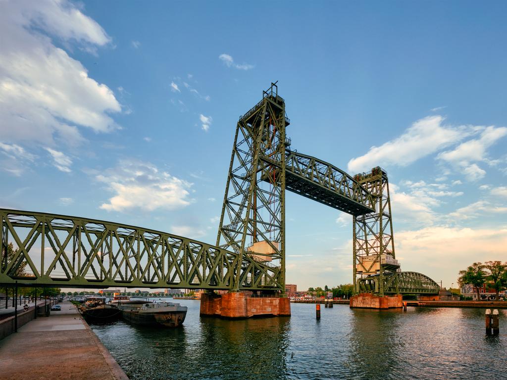 Koningshavenbrug Bridge will be dismantled for the yacht.