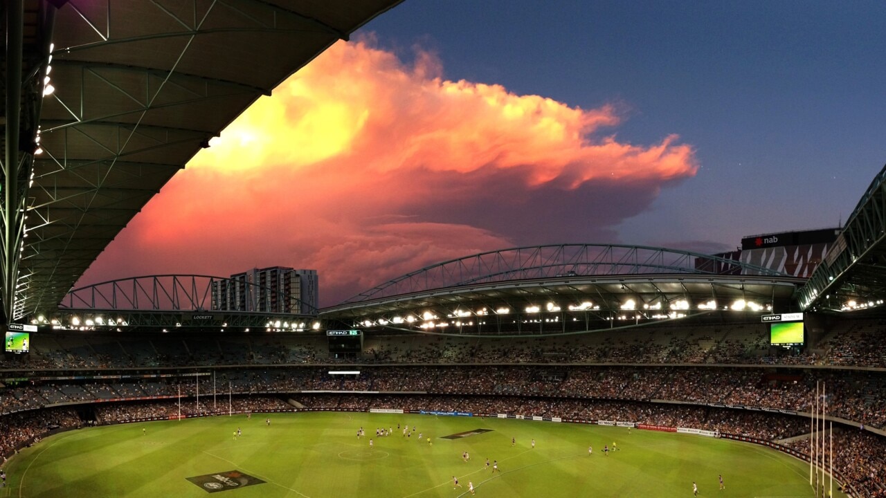 Footy crowds given the green light in Victoria