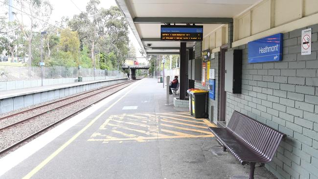 Heathmont railway station has minimal, dated facilities for commuters.