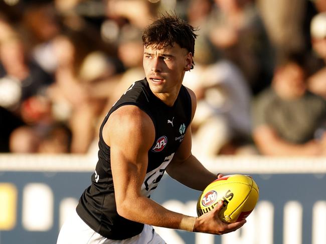 CANBERRA, AUSTRALIA - FEBRUARY 28: Lucas Camporeale of the Blues runs with the ball during the 2025 AAMI AFL Community Series match between Greater Western Sydney Giants and Carlton Blues at Manuka Oval on February 28, 2025 in Canberra, Australia. (Photo by Darrian Traynor/Getty Images)