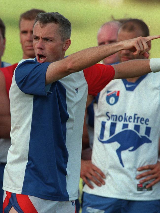 Football umpire Derek Humphery-Smith in 1999.