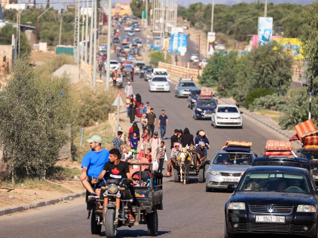 People fled by car, in trucks or on foot. Picture: Mahmud Hams/AFP