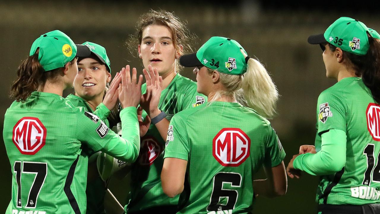 HOBART, AUSTRALIA - OCTOBER 14: Annabel Sutherland of the Melbourne Stars celebrates with team mates the wicket of Shafali Verma of the Sydney Sixers during the Women's Big Bash League match between the Sydney Sixers and the Melbourne Stars at Blundstone Arena, on October 14, 2021, in Hobart, Australia. (Photo by Sarah Reed/Getty Images)