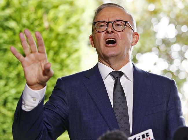 11/5/22 FEDERAL ELECTION 2022. LABOR BUS TOUR.Anthony Albanese pictured talking to advocacy group for affordable child care in Willoughby this morning. Picture: Sam Ruttyn