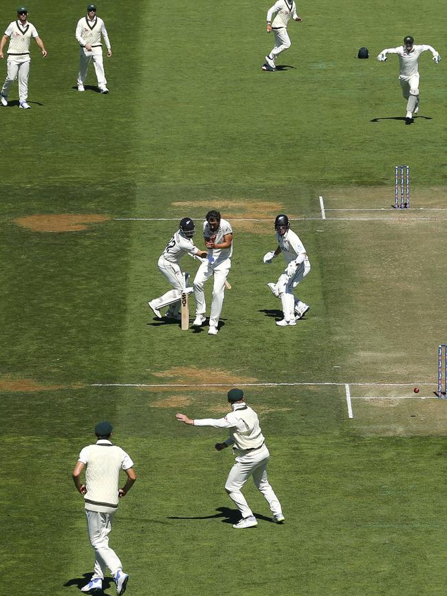 Kane Williamson collides with Will Young before being run out. (Photo by Hagen Hopkins/Getty Images)