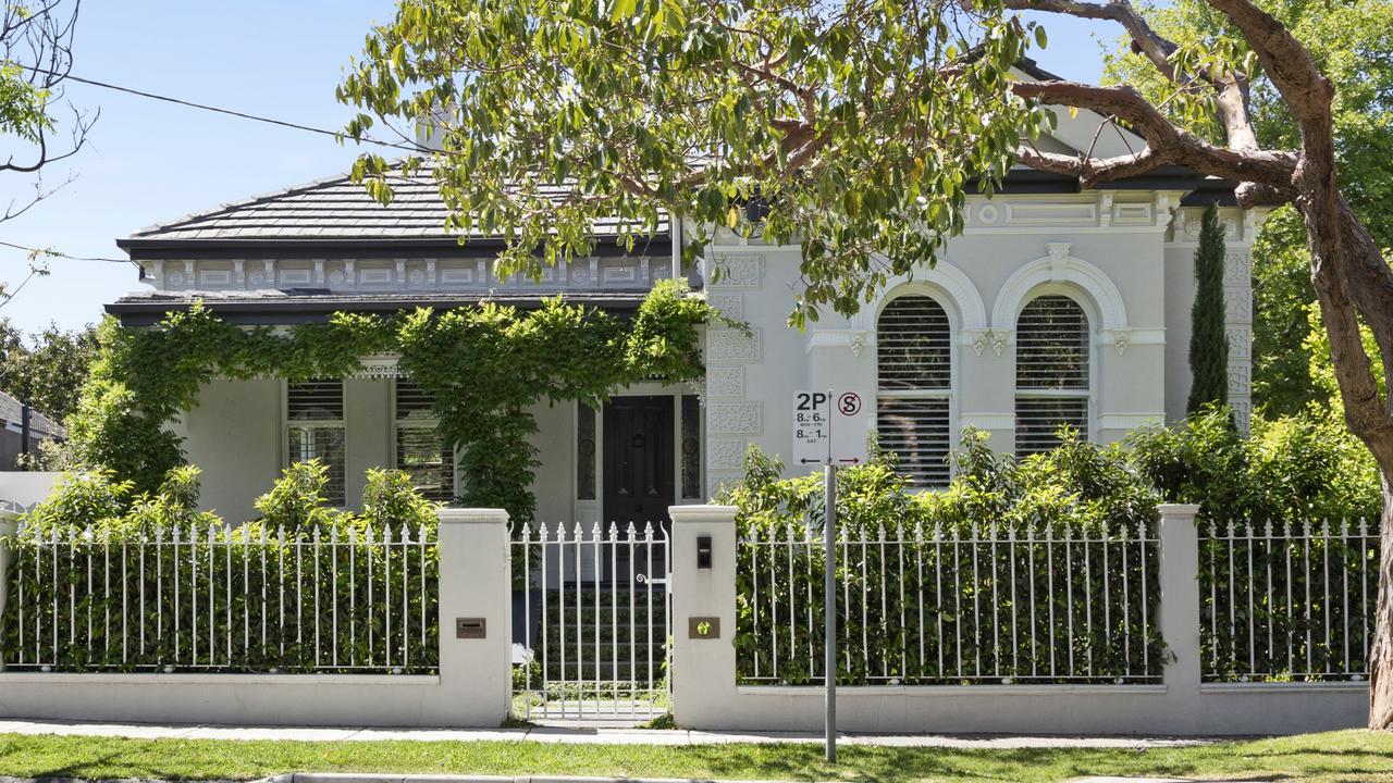 An average house in the suburb of Elsternwick costs $1.786m, compared to a unit at just $581,000.