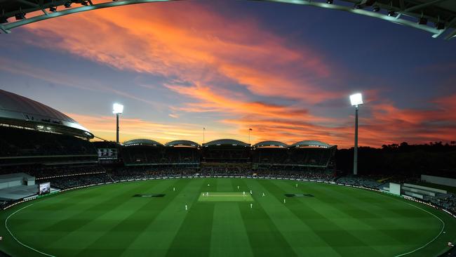 The sun sets during the first innings of the day-night third Test cricket match between Australia and South Africa at the Adelaide Oval in Adelaide on November 24, 2016. / AFP PHOTO / Peter PARKS / IMAGE RESTRICTED TO EDITORIAL USE — STRICTLY NO COMMERCIAL USE