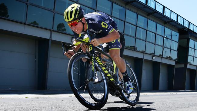 2018 Towards Zero Race Melbourne Official Launch .  Australian sprint star Caleb Ewan takes on cycling legend Robbie McEwen in a sprint race down the Albert Park pit lane at todays launch  . Pic: Michael Klein