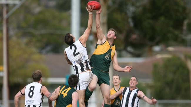 Ryan Wade rucking for Marion in 2006 during a Southern Football League clash against Reynella.