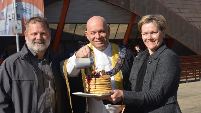 Mark Sandgren, Mayor Kris Hanna and Kris Sandgren at the Marion Cultural Centre.