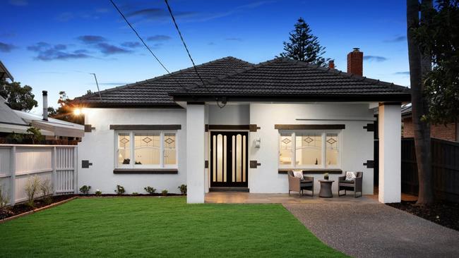 Seven buyers pushed offers for an Edithvale home $190,000 over reserve.