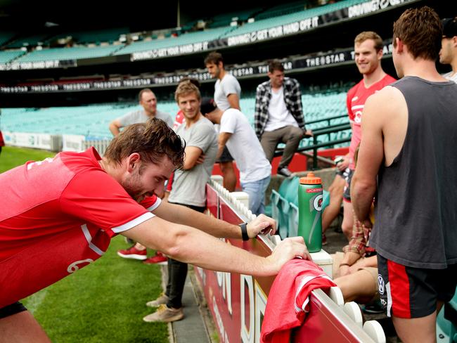 There can be no greater tribute than to turn up for a teammate on your day off. Picture: Gregg Porteous