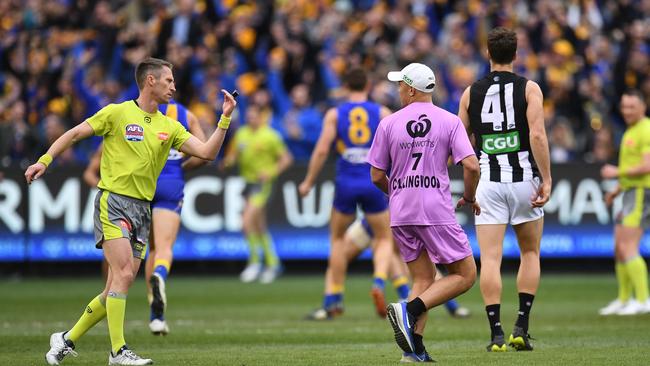 Magpies runner Alex Woodward speaks with umpire Shaun Ryan after he blocked Jaidyn Stephenson of the Magpies in the grand final. Picture: AAP Image/Julian Smith