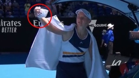 Barbora Krejcikova said she had to pick he necklace up - for eight minutes. Photo: Channel 9
